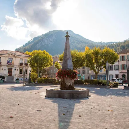 2eme Etage * 카스텔란